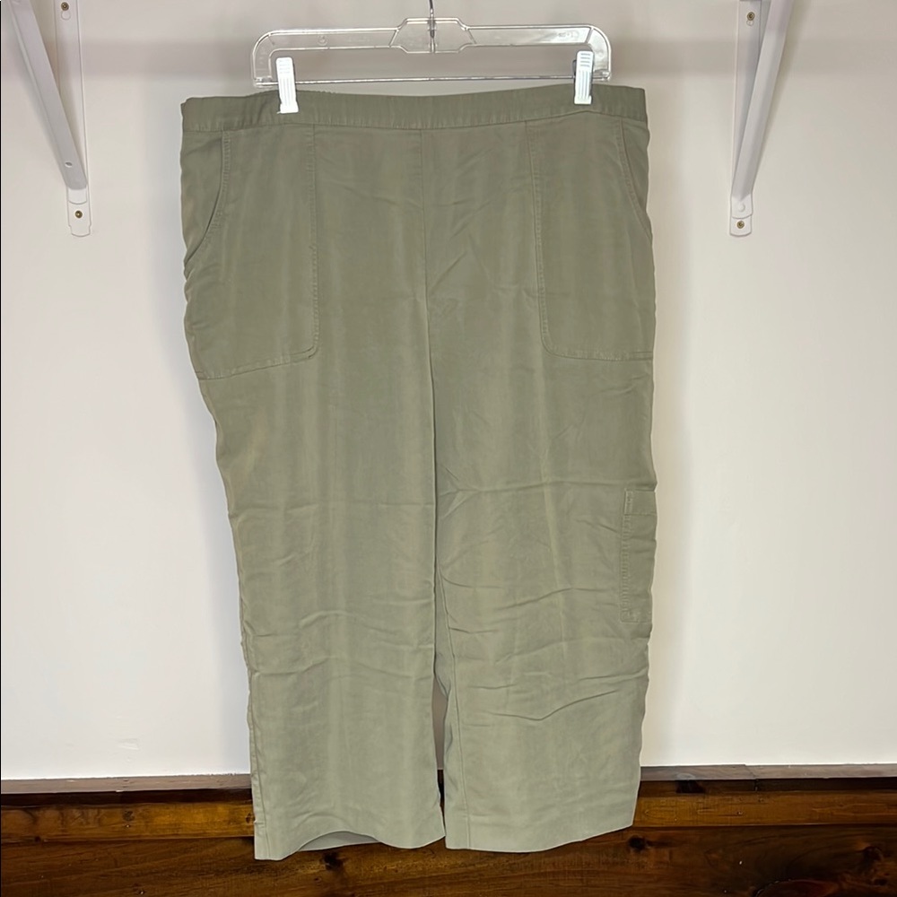 Alfred Dunner Olive Green Cargo‎ Capri Pants- 20W